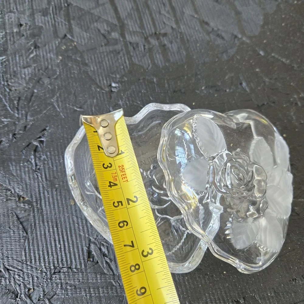 Vintage Heart shaped clear Glass Trinket Box Rose Flowers & Leaves Jewelry Catch